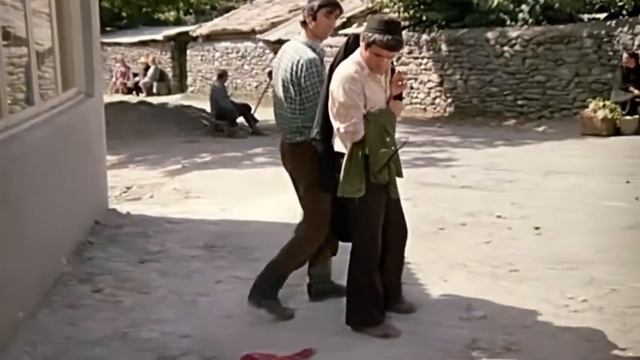 Девушка со швейной машинкой (Любовь нужна всем) смотреть онлайн