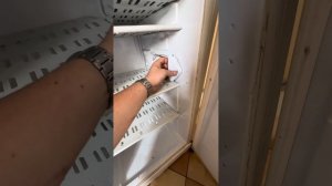 Установка навесного испарителя в холодильник Hotpoint-Arist
