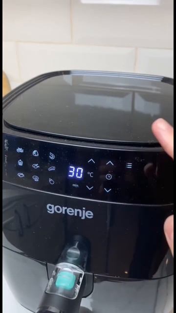 Он или она должны готовить на 8 марта? Хрустящие курины смотреть онлайн