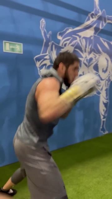 Дана Уайт высказался о возможном переходе Ислама Маха смотреть онлайн