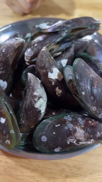 Первый раз пробую устриц и морских ежей о которых там ? смотреть онлайн