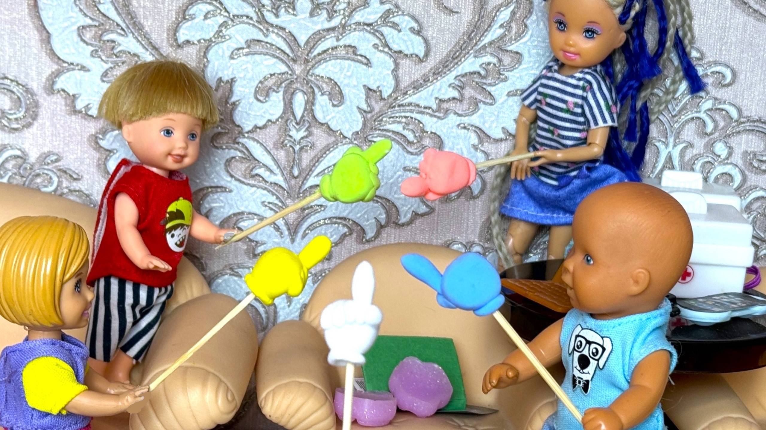 ПИКМИ УКАЗКА ИЛИ ПАЛЬЧИК👆 НА ПАЛОЧКЕ😂 Катя и Макс веселая семейка! Куклы Барби видео Даринелкатв смотреть онлайн