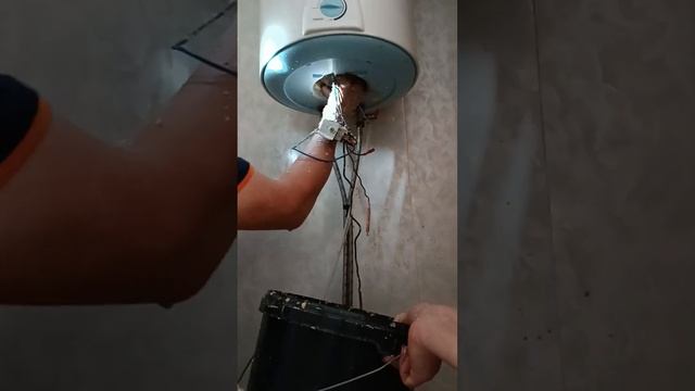 Как мы водонагреватель чистили /жизнь в деревне/. смотреть онлайн