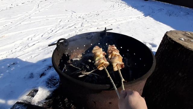 Картошка в углях.Сало на палочке на костре.Излюблинно? смотреть онлайн