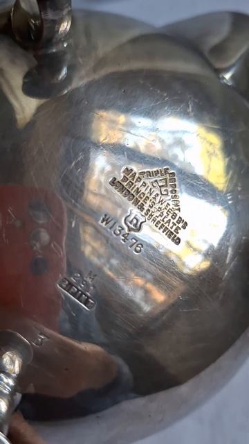 Красавец чайник . Англия,  серебрение