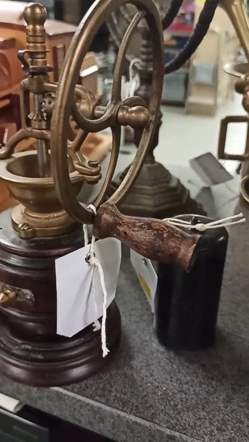 Кофемолка в секонде, Швейцария смотреть онлайн