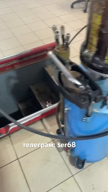 Меняю масло #автомобиль, #машина, #техобслуживание смотреть онлайн