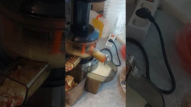 Распаковка — Соковыжималка электрическая Aresa AR-2504 смотреть онлайн