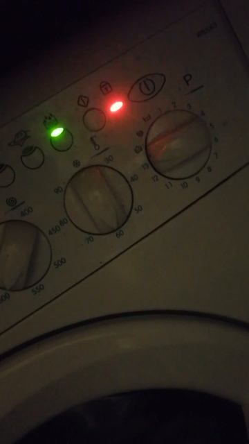 Что с ней? Она мигает выключается смотреть онлайн