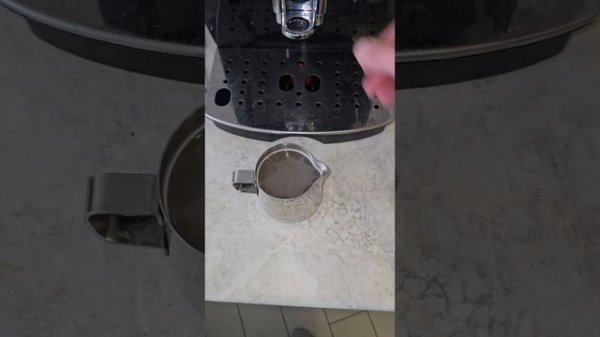 Очистка кофемашины Delonghi серии ecam от кофейных масел.