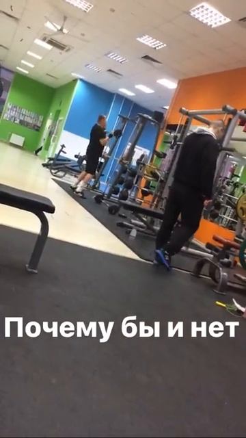 Когда очень рад, что взял новый вес на бицепс. смотреть онлайн