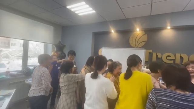 в офисе игра посудомоечная машина. кто хочет играть? смотреть онлайн