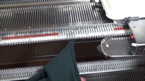 Обработка края изделия шнуром айкорд на вязальной маш