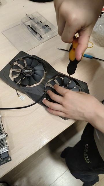 ребенок из подвала / обслуживание кулеров RX 470 8Gb смотреть онлайн