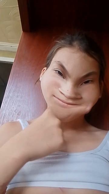 у меня есть 2 сестра уродка.