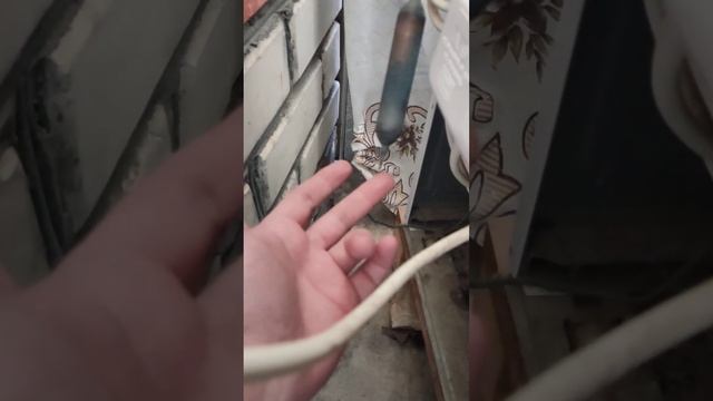 Холодильник Indesit после зимовки не холодит, утечка #ста? смотреть онлайн