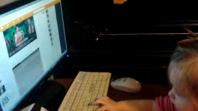 Прикол!!! Малышка обсуждает одноклассники! смотреть онлайн