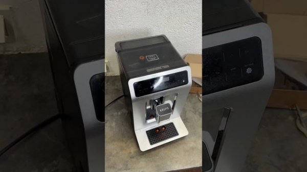 Кофемашина Krups ea89 потекла, в кофемашине Krups не работае?