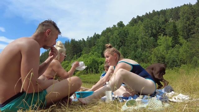 Купили триммер вместо пилы, от подписчиков. Жизнь в деревне после переезда. смотреть онлайн