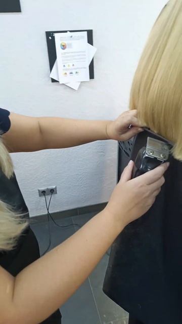 Стрижка длинных волос машинкой.Как же она боялась #follow смотреть онлайн