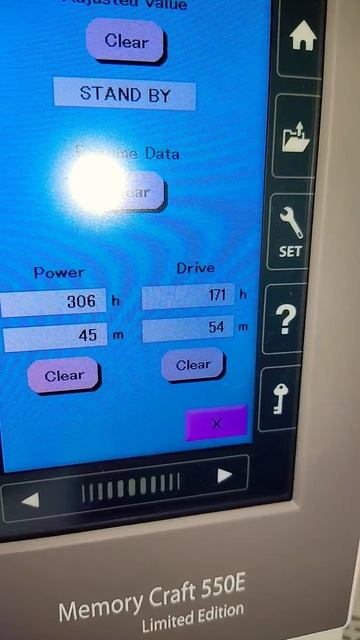 Что показывают часы работы в вышивальной машинке Джан