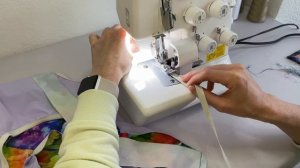 Показываю как вшить резинку в купальник на оверлоке и