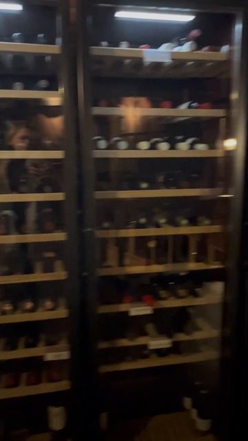 Винные холодильники в ресторане. смотреть онлайн