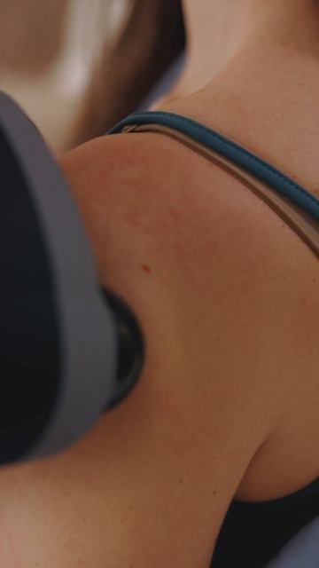 Массажер с двумя головками CleverCare Black swan смотреть онлайн