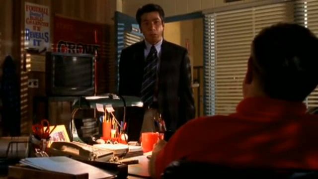 Кларк впервые выходит на поле, спасение директора. Тайны смолвиля