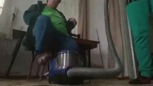 Засосало в пылесос!