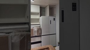 Дизайн кухни 9 кв.м. Угловая кухня с окном в частном дом