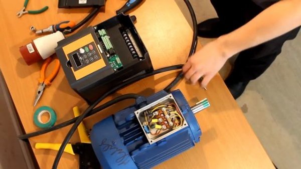 Как подключить ПЧ INSTART к двигателю?