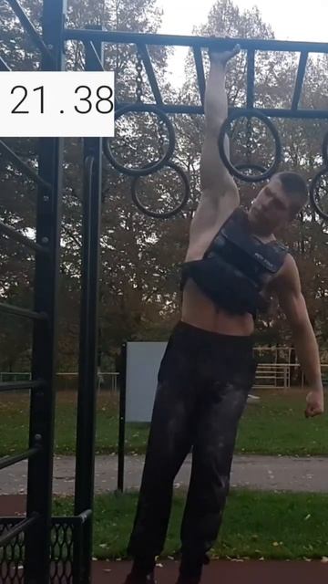 #shorts Вис на турнике в жилете 18 кг перекладина(30 мм).На п смотреть онлайн