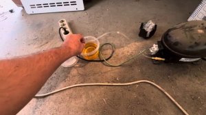 Как поменять масло в компрессоре от холодильника