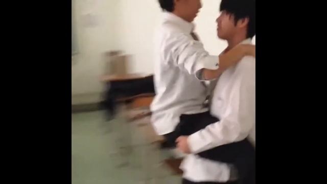 этот неловкий момент) смотреть онлайн