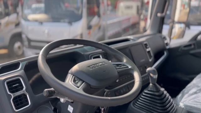 Современная кабина грузовиков Isuzu Elf смотреть онлайн