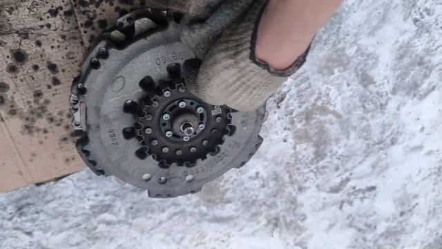 Honda Vezel щелкающий шум на холодную с коробки, развалился смотреть онлайн