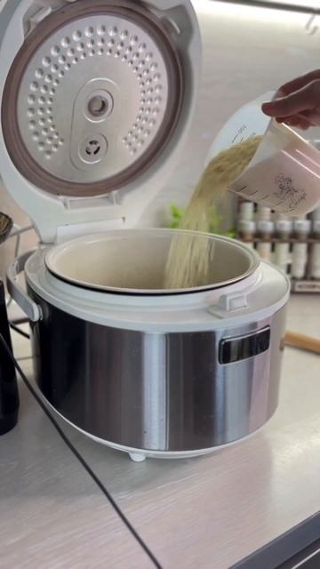 Рис с мясом (почти плов😅) в мультиварке 🧂✅ #food #recipe #bak смотреть онлайн