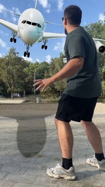 Разлетались тут😄 #VFX #3d #motion #Cinema4d #boing #fly #animation #blender смотреть онлайн