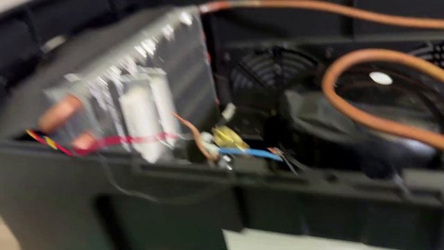 Наклеиваю резисторы на радиатор смотреть онлайн