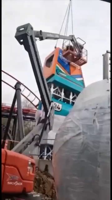 😅Самая большая фигурка Размером она 9 метров, а вес вс смотреть онлайн