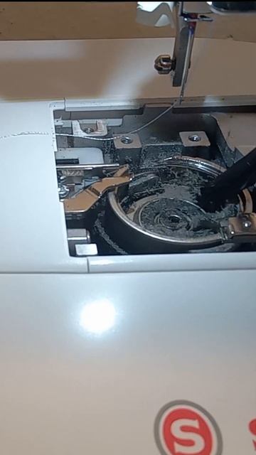 как почистить швейную машинку? Shorts , #shorts