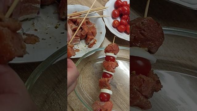 Шашлычок из красной рыбы. Быстро и очень вкусно. #шашлы смотреть онлайн