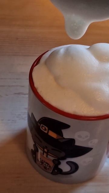 Лиса готовит кофе на сливках с корицей #кофе #капучино смотреть онлайн