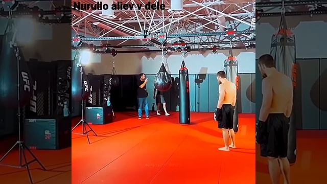 Наш первий боец в юфс в легком весе смотреть онлайн