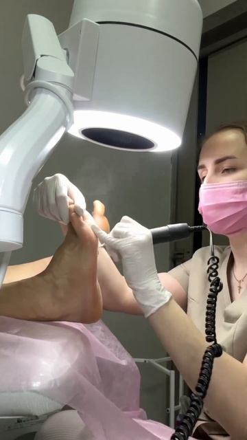 Универсальный мощный пылесос для маникюра и педикюра. смотреть онлайн