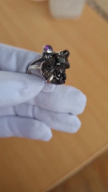 Кольцо из серебра 925 с натуральным гранатом-андрадито? смотреть онлайн