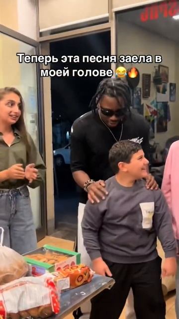 Дети реально шарят в трендовых песнях 😂 это песня реа смотреть онлайн