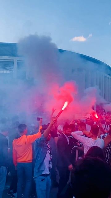 Футбол | Турки взорвали дымовые шашки и фаеры перед ма? смотреть онлайн