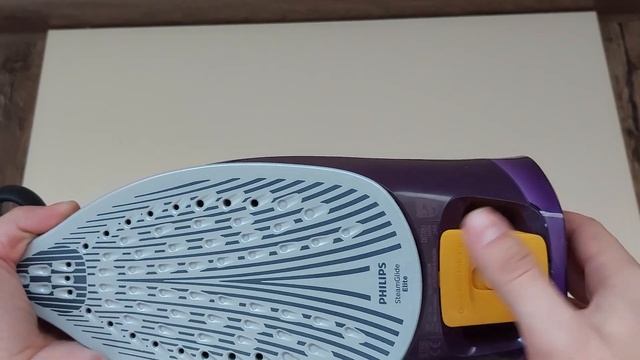 Распаковка — Утюг Philips 7000 Series DST7051/30